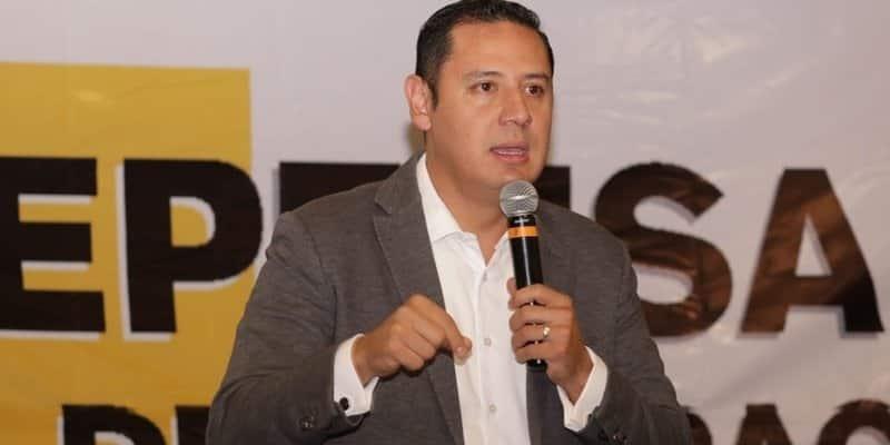 Critica PRD que se busque dar ‘súper funciones’ a López-Gatell