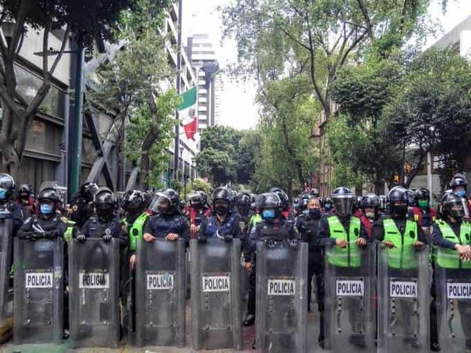 “Estamos hartas de la violencia que la policía ejerce en todo México”, expresan mujeres que piden justicia para Melanie