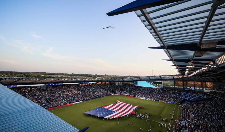 US Soccer busca poder hincarse ante himno y bandera de EU