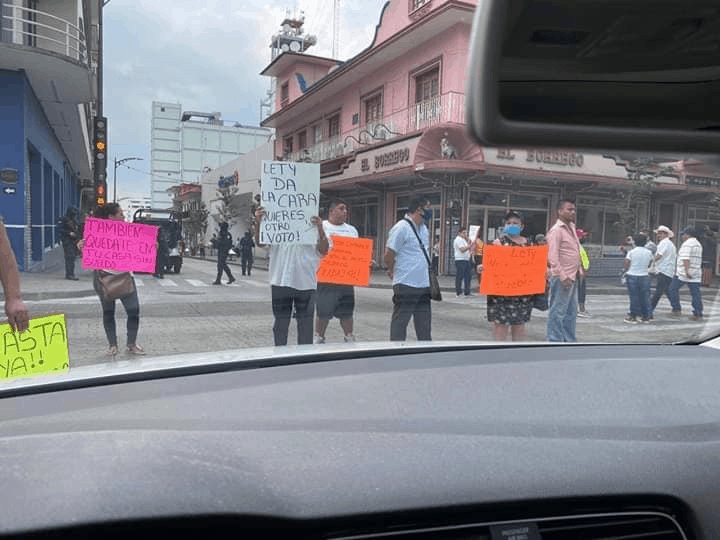 Protestan dueños de bares y antros en Córdoba, Veracruz por falta de apoyos por pandemia