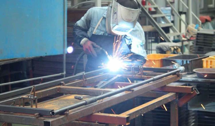 Empleos en sector manufacturero crecen 4.2 por ciento anual durante julio: Inegi