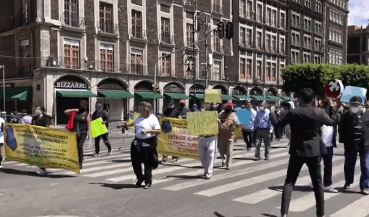 Marchan en CDMX familiares y amigos de policías detenidos en el caso Melanie