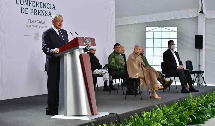 Dice Obrador padecer expresiones racistas por parte de sus opositores
