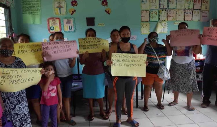 Protestan padres de familia por decisión de CONAFE de cerrar centro educativo en Estanzuela