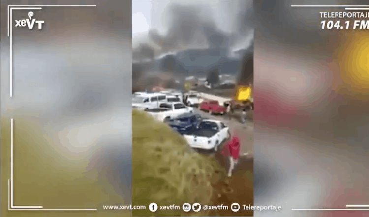 Pobladores incendian patrullas en Michoacán tras asesinato de joven presuntamente a manos de policías