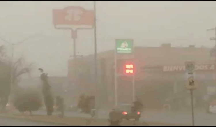 Sorprende tolvanera a habitantes de Coahuila y Durango; lo confunden con el polvo del Sahara