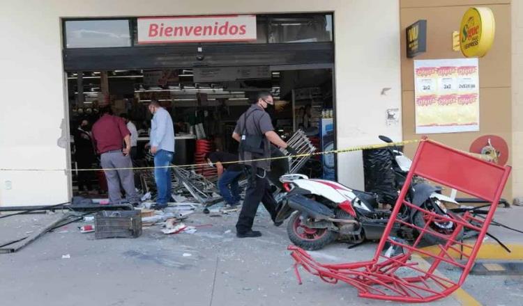 En Culiacán delincuentes utilizan grúa para arrancar un cajero automático 