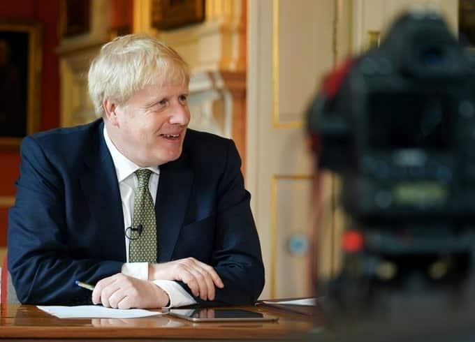 En octubre se abrirán los estadios a los aficionados: Boris Johnson