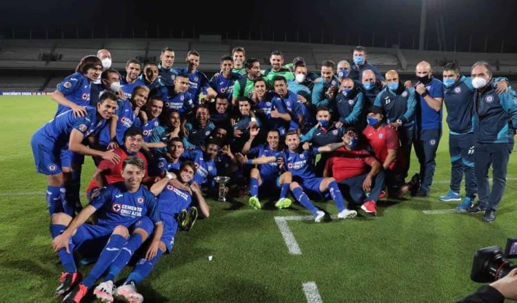 Con polémica… Cruz Azul, Campeón de la Copa GNP por México tras vencer a Chivas