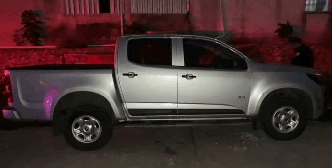 Recupera la policía camioneta con reporte de robo con violencia