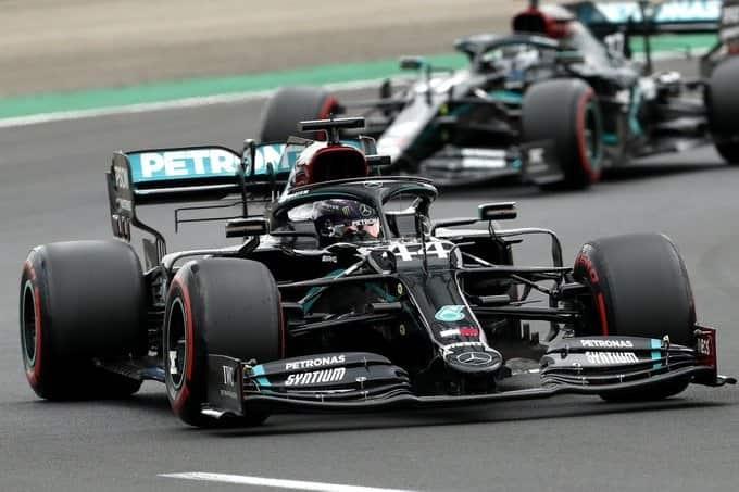 Mercedes confirma que continuará con Hamilton y Bottas