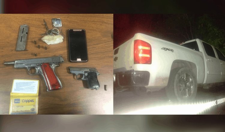 Decomisan armas y celulares abandonados en una camioneta en Gaviotas