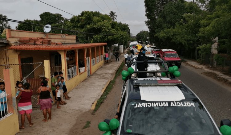 Realizan caravana en Centla para pedirle a ciudadanos porten el cubrebocas