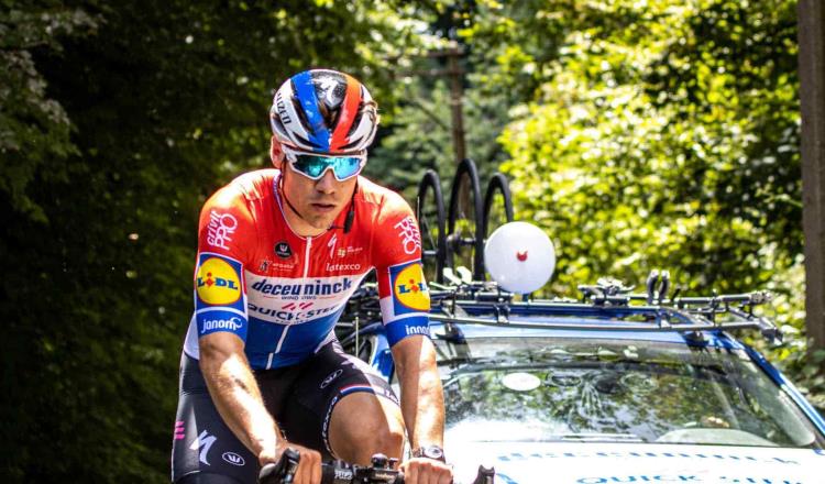 Con codazo, ciclista llega en primer lugar en la Vuelta a Polonia