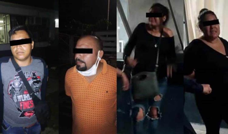 Arrestan a dos parejas que cargaron combustible y asaltaron una gasolinera en Nacajuca