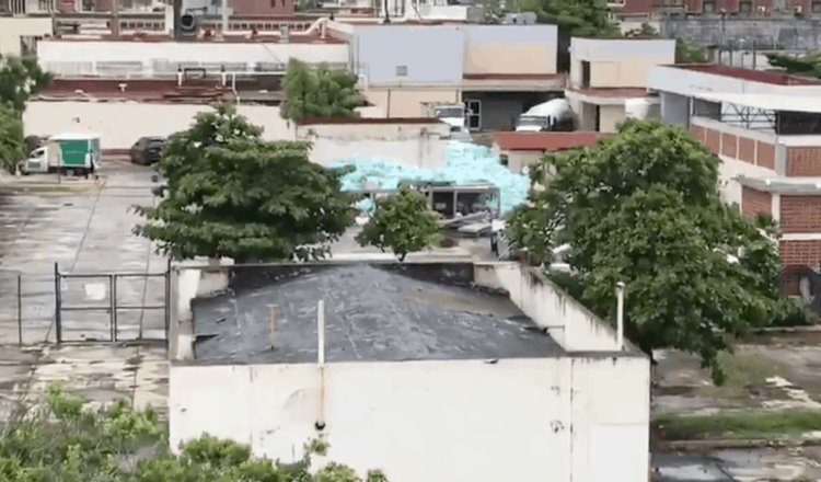 Hospital de Alta Especialidad No. 14 del IMSS en Veracruz, acumula toneladas de basura en su patio