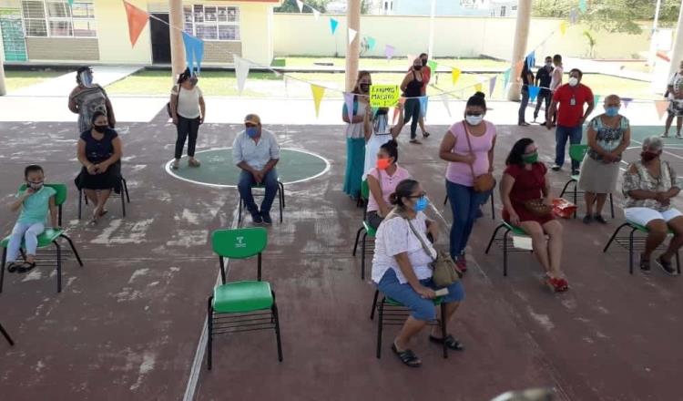Padres de familia de la primaria “Tabasco Avanza”, amagan con cerrar calles si la SETAB no les autoriza maestro