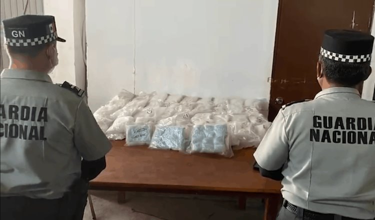 Detiene Guardia Nacional a 5 personas por transportar pastillas de fentanilo y posible droga crystal
