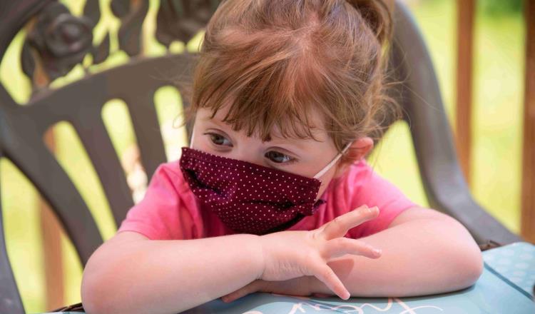 Niños asintomáticos con COVID pueden expulsar el virus durante semanas, según estudio