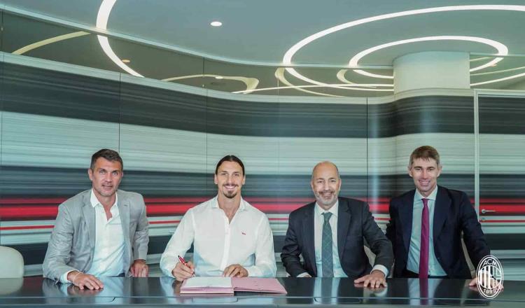 Zlatan cumple y firma por un año más con el AC Milan
