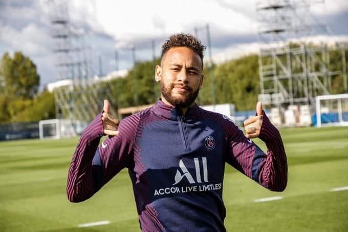 Neymar podría no jugar con el PSG hasta 2021 por homofobia