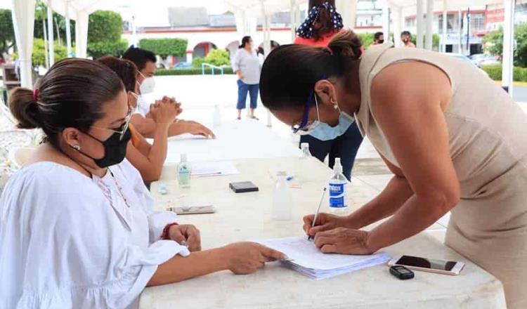 Participa alcaldesa de Comalcalco en colecta de firmas para consulta que busca enjuiciar a expresidentes