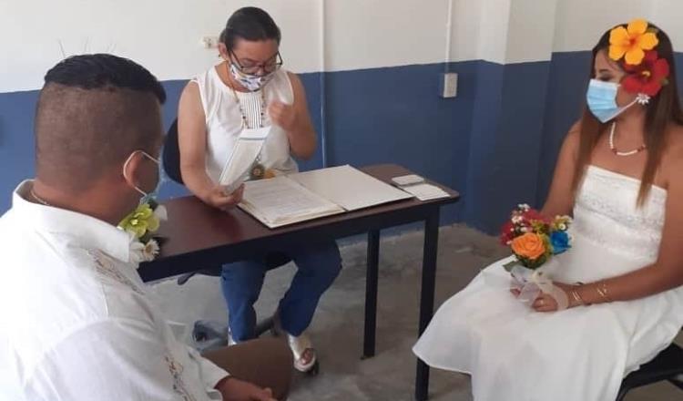 Realiza Emiliano Zapata primer enlace matrimonial tras confinamiento obligatorio
