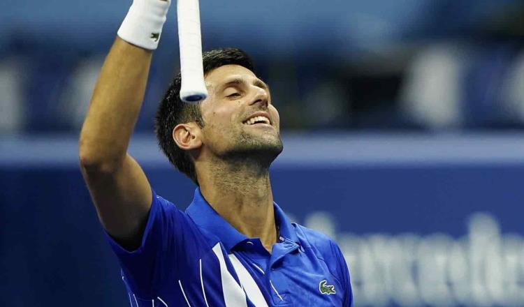 Descalifican a Djokovic por dar pelotazo a jueza en el US Open