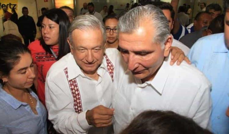 Salud y Refinería, los temas abordados por el gobernador y AMLO en su paso por Villahermosa