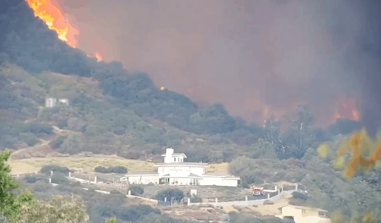Enfrenta California la peor temporada de incendios forestales de su historia 