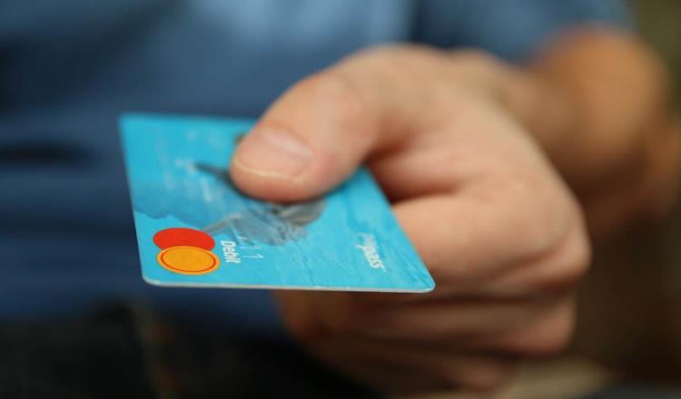 Usuarios cancelan en un año un millón 246 mil tarjetas de crédito: CNBV 