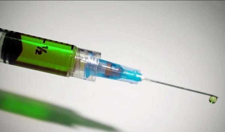 Pausa en vacuna de AstraZeneca es “llamado de atención”, advierte de la OMS