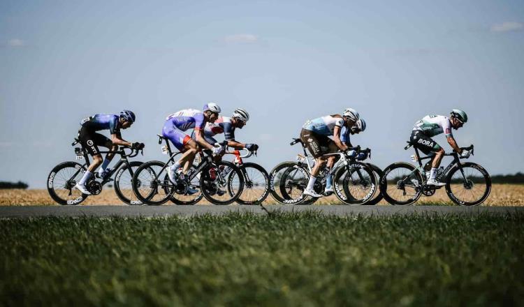 Sancionan a ciclista del Tour de Francia por “maniobra peligrosa”