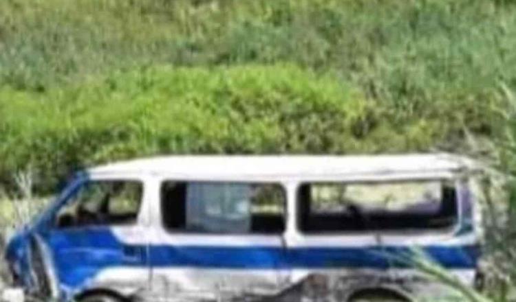 Choque entre combi del transporte público y volteo deja dos heridos en Jalapa