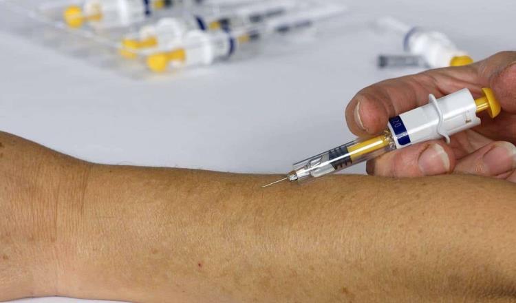 EUA aprobará en breve vacuna de Pfizer; distribuirá el lunes o martes