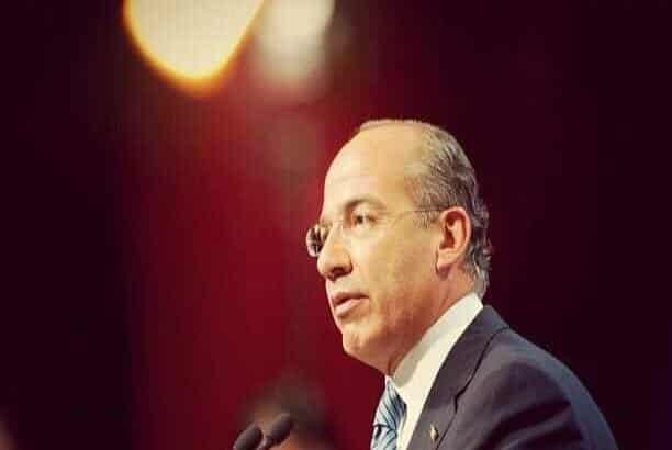 Reta Felipe Calderón a AMLO a denunciarlo ante la fiscalía
