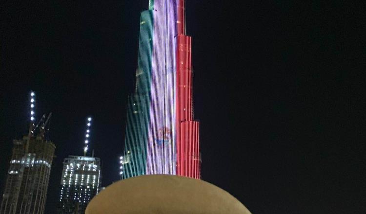 Burj Khalifa, el edificio más grande del mundo, se ilumina con la bandera de México