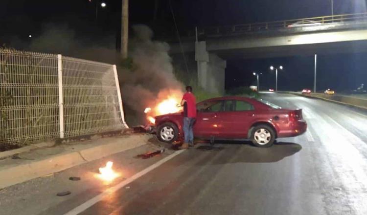 Se queman dos vehículos en Villahermosa; no se reportan víctimas