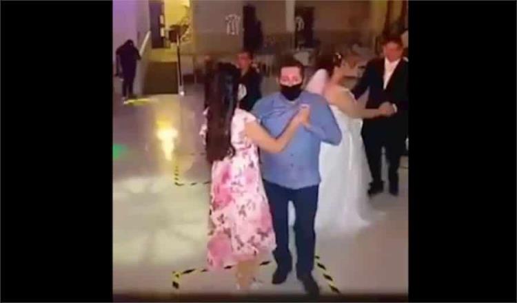 Se viraliza en redes boda en Nuevo León que incluyó cubrebocas… y sana distancia
