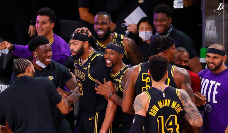 Lakers logra agónica victoria para aumentar ventaja ante Nuggets en final del Oeste