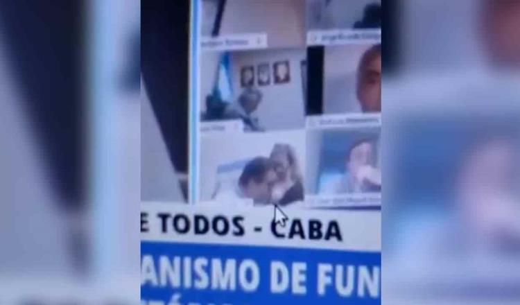 Diputado argentino renuncia tras besarle el pecho a su pareja durante una sesión virtual