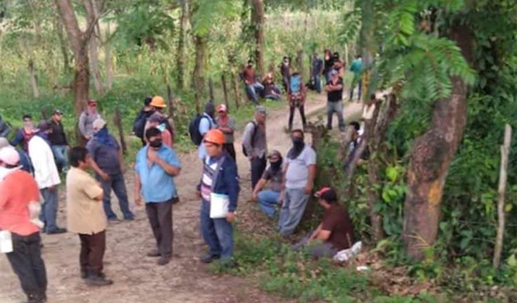 Obreros de dos sindicatos “pelean” los trabajos en pozos petroleros de Centla