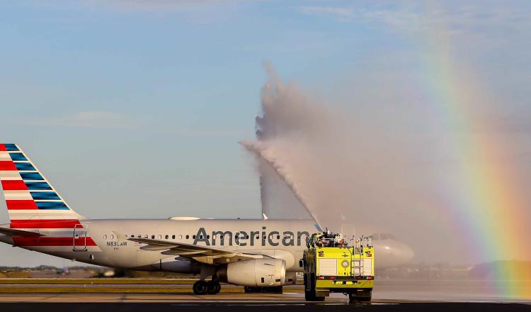 Aerolíneas American Airlines y United Airlines despedirán a 32 mil trabajadores tras crisis por Covid