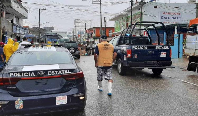 Cierran vecinos avenida Méndez y calles de Tamulté tras anegaciones en sus viviendas