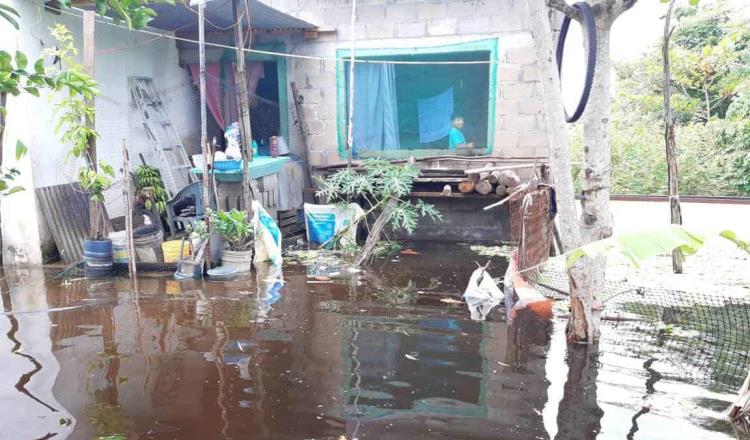 Pobladores de Simón Sarlat, Centla, reportan más de 100 viviendas afectadas por lluvias
