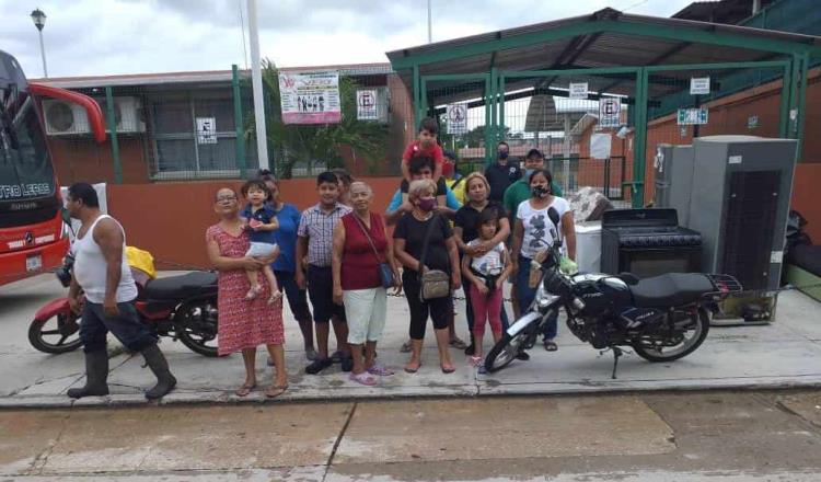 Damnificados de Río Viejo solicitan refugios temporales en escuelas; acusan que se los están negando