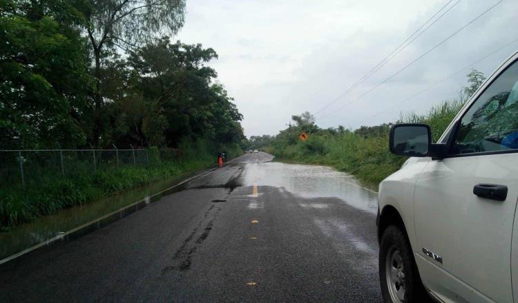 Vados mantienen cerrada la carretera Jalapa-Tacotalpa; se libera la Villahermosa-Teapa