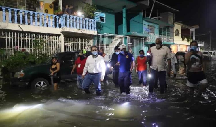Promete ayuntamiento de Centro enviar bombas para desalojar agua que afecta a la Col. Indeco
