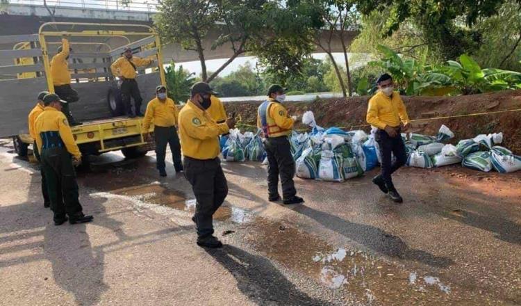 Refuerzan bordo de contención debajo del puente Grijalva II