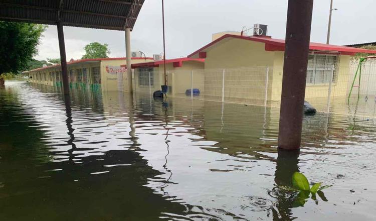 Lluvias afectan 54 escuelas en Tabasco